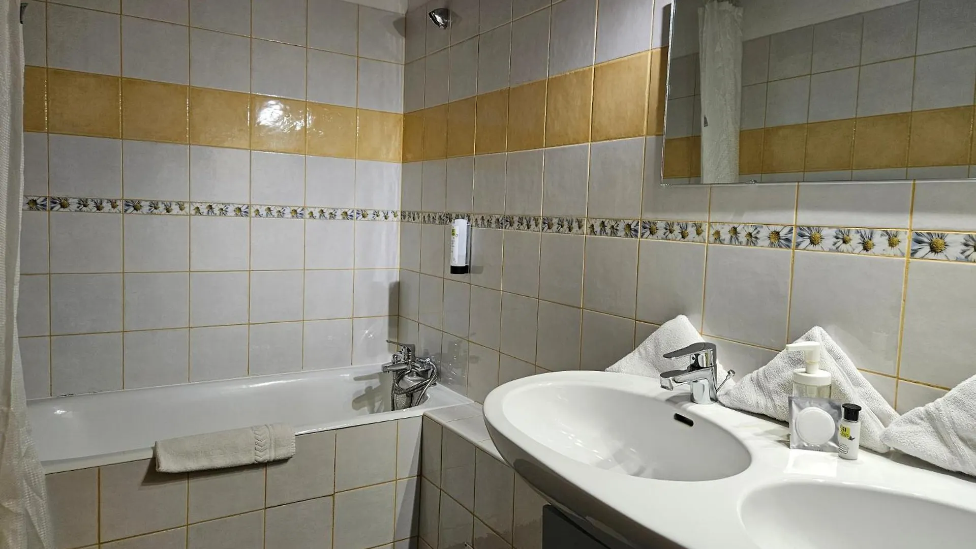 Hotel Le Mont Barral Creyers 3*,